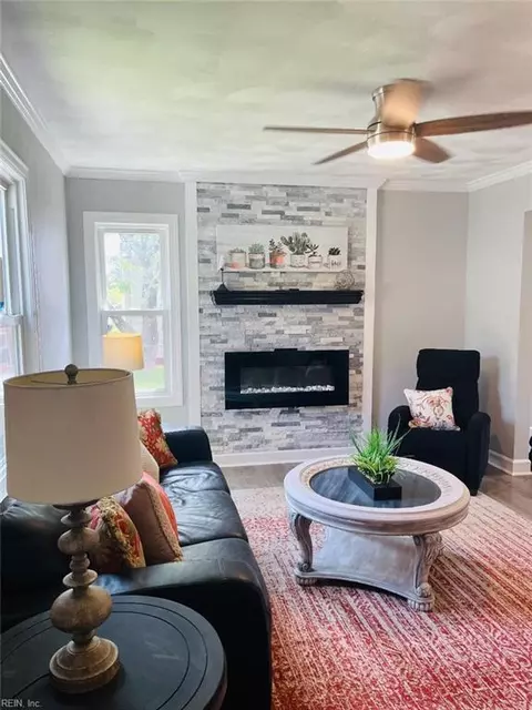 Living - 973 Norview Ave, Norfolk, VA 23513 photo 4 of 5