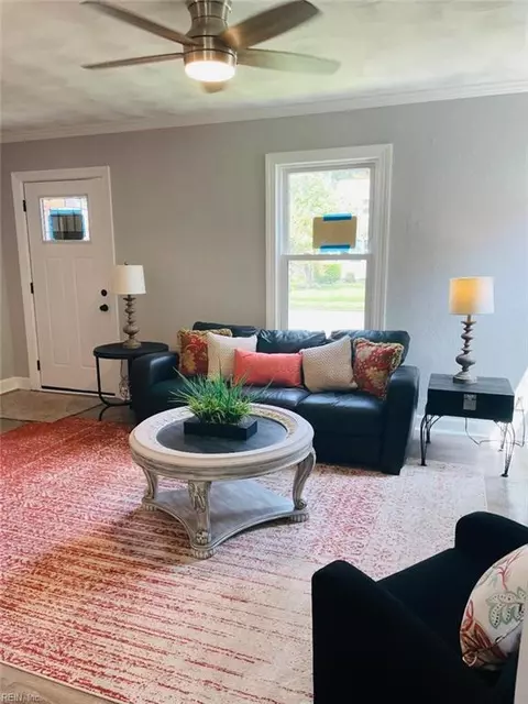 Living - 973 Norview Ave, Norfolk, VA 23513 photo 1 of 5