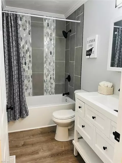 Bath - 973 Norview Ave, Norfolk, VA 23513 photo 2 of 2