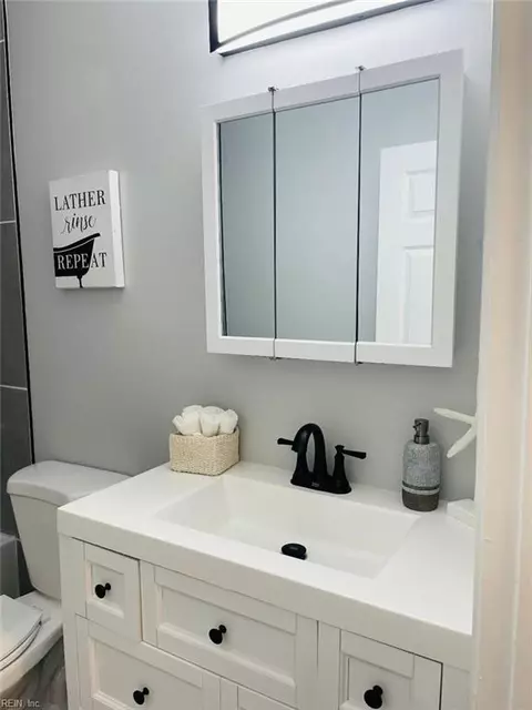 Bath - 973 Norview Ave, Norfolk, VA 23513 photo 1 of 2