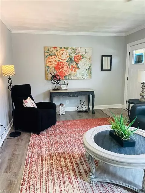 Living - 973 Norview Ave, Norfolk, VA 23513 photo 2 of 5