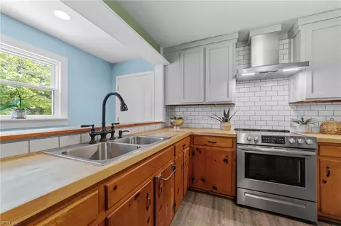 1505 Showalter Rd, Yorktown, VA 23692