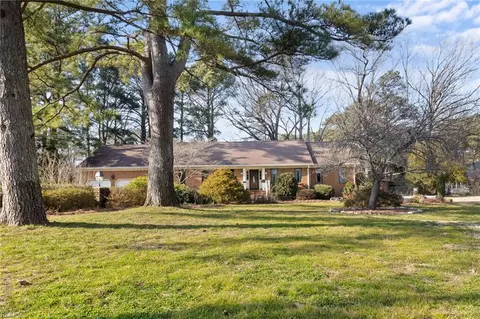 49 Carriage Hill Dr, Poquoson, VA 23662
