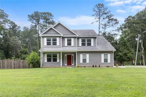 933 Washington Dr, Chesapeake, VA 23322