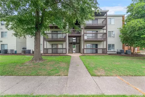 121 Haverford Ct #2, Hampton, VA 23666