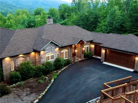 171 High View Ln, Nellysford, VA 22958