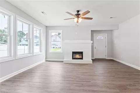 Living - 3572 Buckingham St, Norfolk, VA 23513 photo 1 of 4