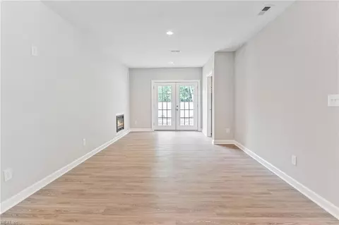 Living - 3572 Buckingham St, Norfolk, VA 23513 photo 3 of 4