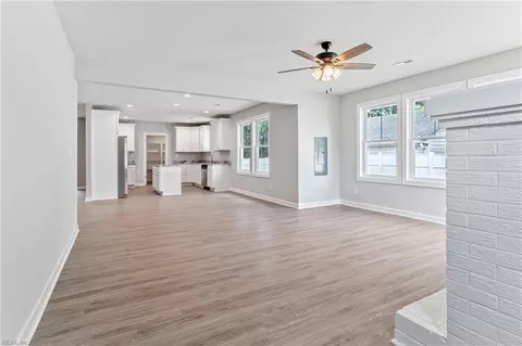 Living - 3572 Buckingham St, Norfolk, VA 23513 photo 2 of 4