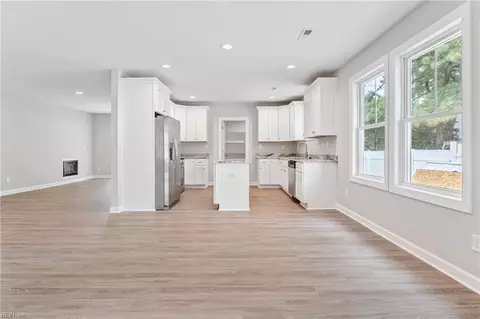 Entry Way - 3572 Buckingham St, Norfolk, VA 23513 photo 1 of 5