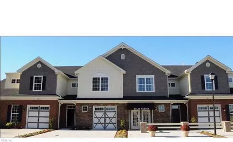 437 Autumn Green Ln, Chesapeake, VA 23320