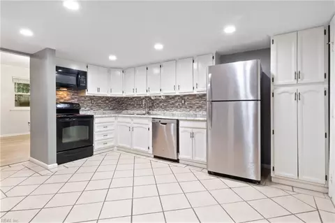 610 Windsor Lake Pl, Virginia Beach, VA 23452