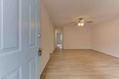 206 S Curry St, Hampton, VA 23663 photo 3
