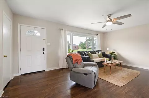 1524 Hermitage Pl, Hampton, VA 23664 photo 2