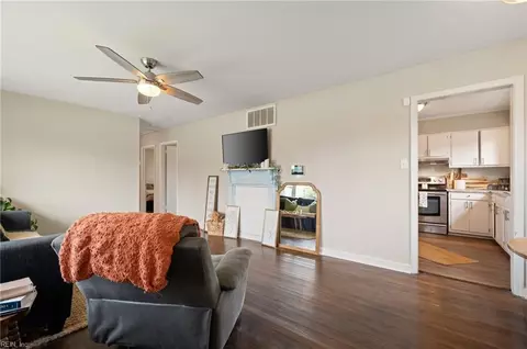 1524 Hermitage Pl, Hampton, VA 23664 photo 3
