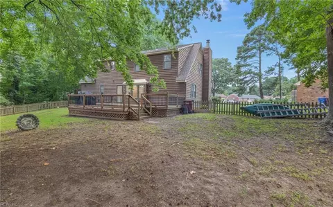 Exterior - 2501 Knox Ct, Chesapeake, VA 23321 photo 5 of 9