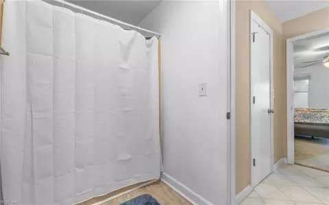 Entry Way - 2501 Knox Ct, Chesapeake, VA 23321 photo 2 of 6