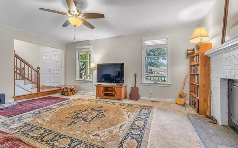 Living - 2501 Knox Ct, Chesapeake, VA 23321 photo 2 of 3