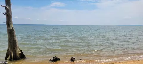 15095 N Shore Dr, Isle Of Wight County, VA 23430