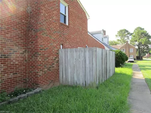 233 Loch Cir, Hampton, VA 23669 photo 3