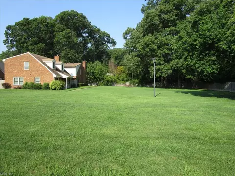 233 Loch Cir, Hampton, VA 23669 photo 5