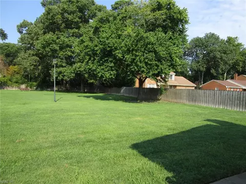 233 Loch Cir, Hampton, VA 23669 photo 6