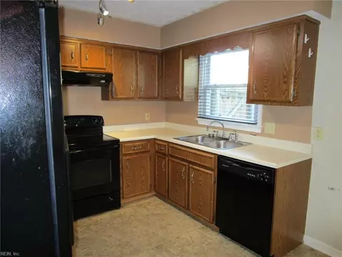 233 Loch Cir, Hampton, VA 23669 photo 12