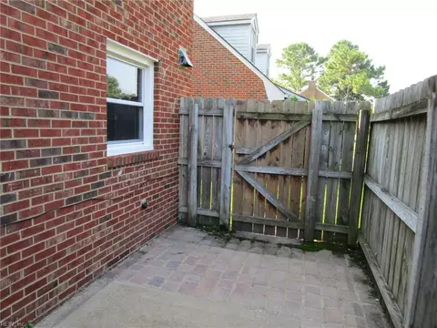 233 Loch Cir, Hampton, VA 23669 photo 14