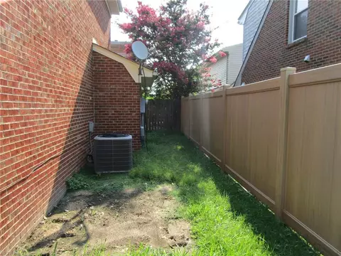233 Loch Cir, Hampton, VA 23669 photo 4