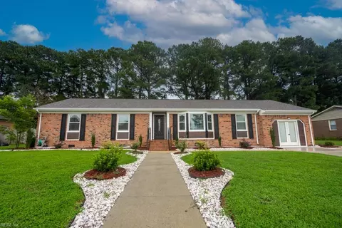 809 Arnold Palmer Dr, Portsmouth, VA 23701