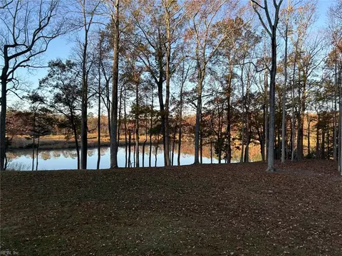 3164 Kingbrook Ln, Smithfield, VA 23430