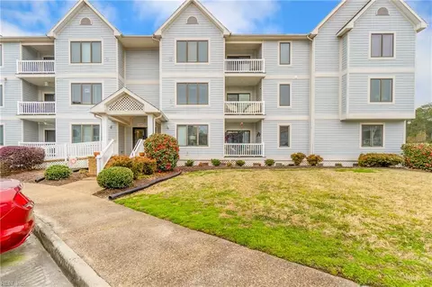 6 Harbor Watch Dr #323, Chesapeake, VA 23320