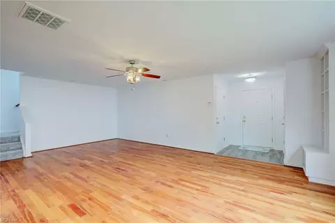 Living - 7358 Jeanne Dr, Gloucester, VA 23061 photo 2 of 4