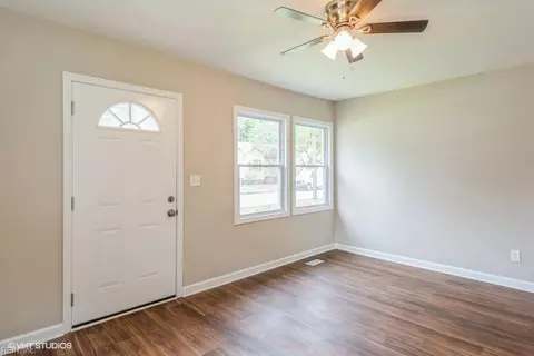 Living - 40 Cavalier Rd, Hampton, VA 23669 photo 1 of 2