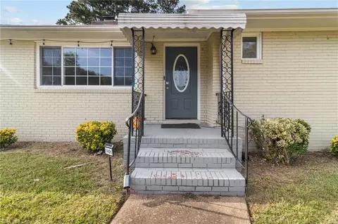 Exterior - 1401 Spring Rd, Chesapeake, VA 23321 photo 4 of 12
