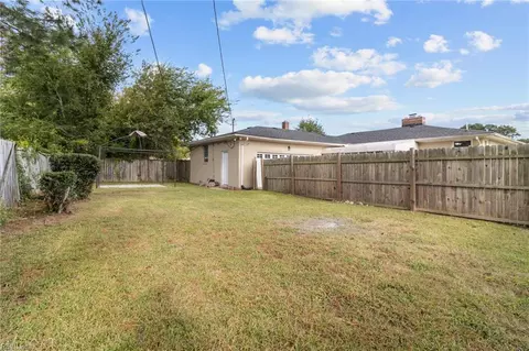 Exterior - 1401 Spring Rd, Chesapeake, VA 23321 photo 10 of 12