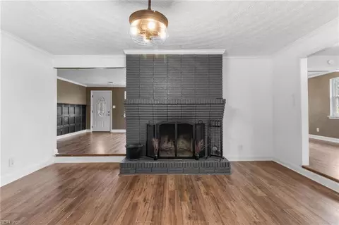Living - 1401 Spring Rd, Chesapeake, VA 23321 photo 9 of 11