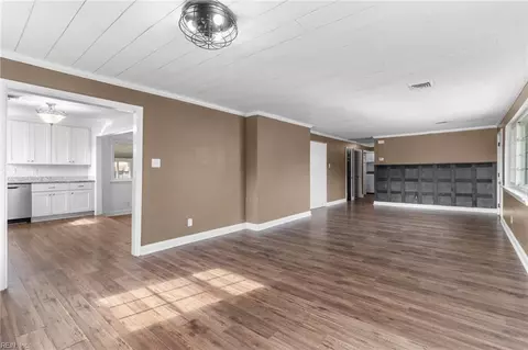 Living - 1401 Spring Rd, Chesapeake, VA 23321 photo 5 of 11