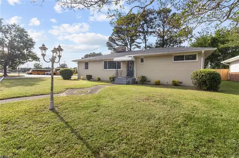 Exterior - 1401 Spring Rd, Chesapeake, VA 23321 photo 2 of 12
