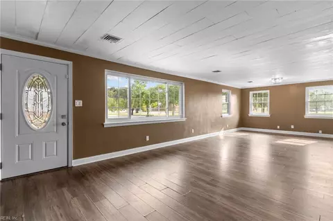 Living - 1401 Spring Rd, Chesapeake, VA 23321 photo 2 of 11