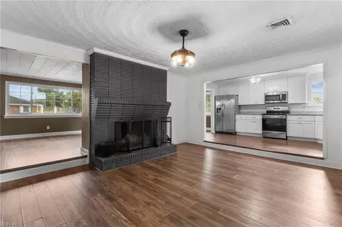 Living - 1401 Spring Rd, Chesapeake, VA 23321 photo 11 of 11