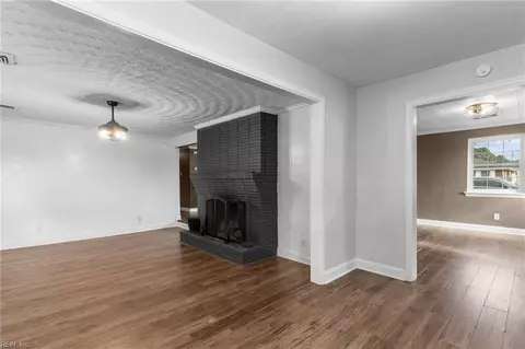 Living - 1401 Spring Rd, Chesapeake, VA 23321 photo 6 of 11