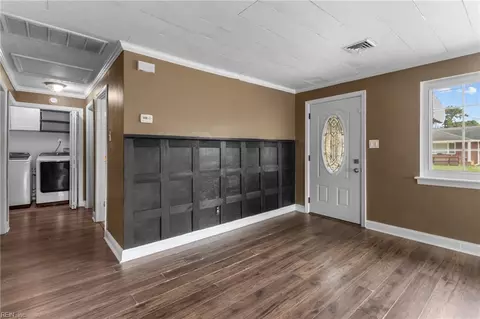 Entry Way - 1401 Spring Rd, Chesapeake, VA 23321 photo 1 of 5