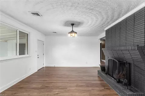 Living - 1401 Spring Rd, Chesapeake, VA 23321 photo 7 of 11