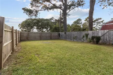 Exterior - 1401 Spring Rd, Chesapeake, VA 23321 photo 7 of 12