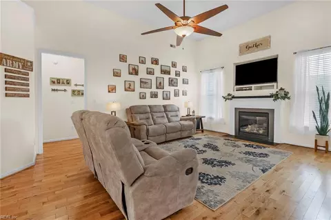 6535 Gentry Ct, Gloucester, VA 23061 photo 9