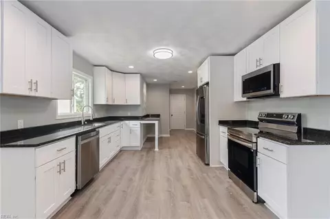 218 Columbus Ave, Suffolk, VA 23434