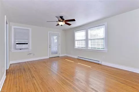 15 Charles St, Hampton, VA 23669 photo 4