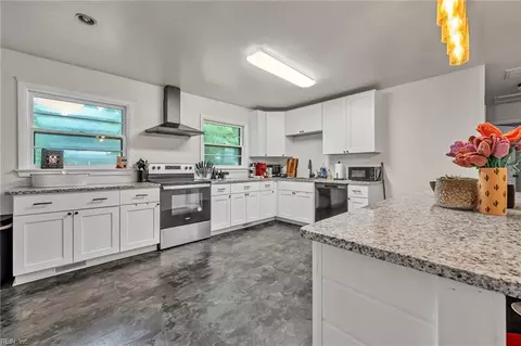 118 Prince George Dr, Hampton, VA 23669