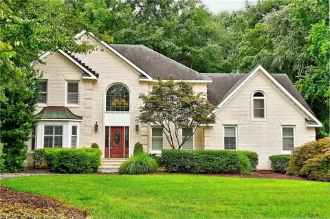 1257 Barn Brook Rd, Virginia Beach, VA 23454